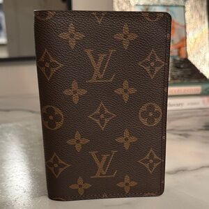 DHgate Classic Brown Monogram Card Holder. Brand new never used
